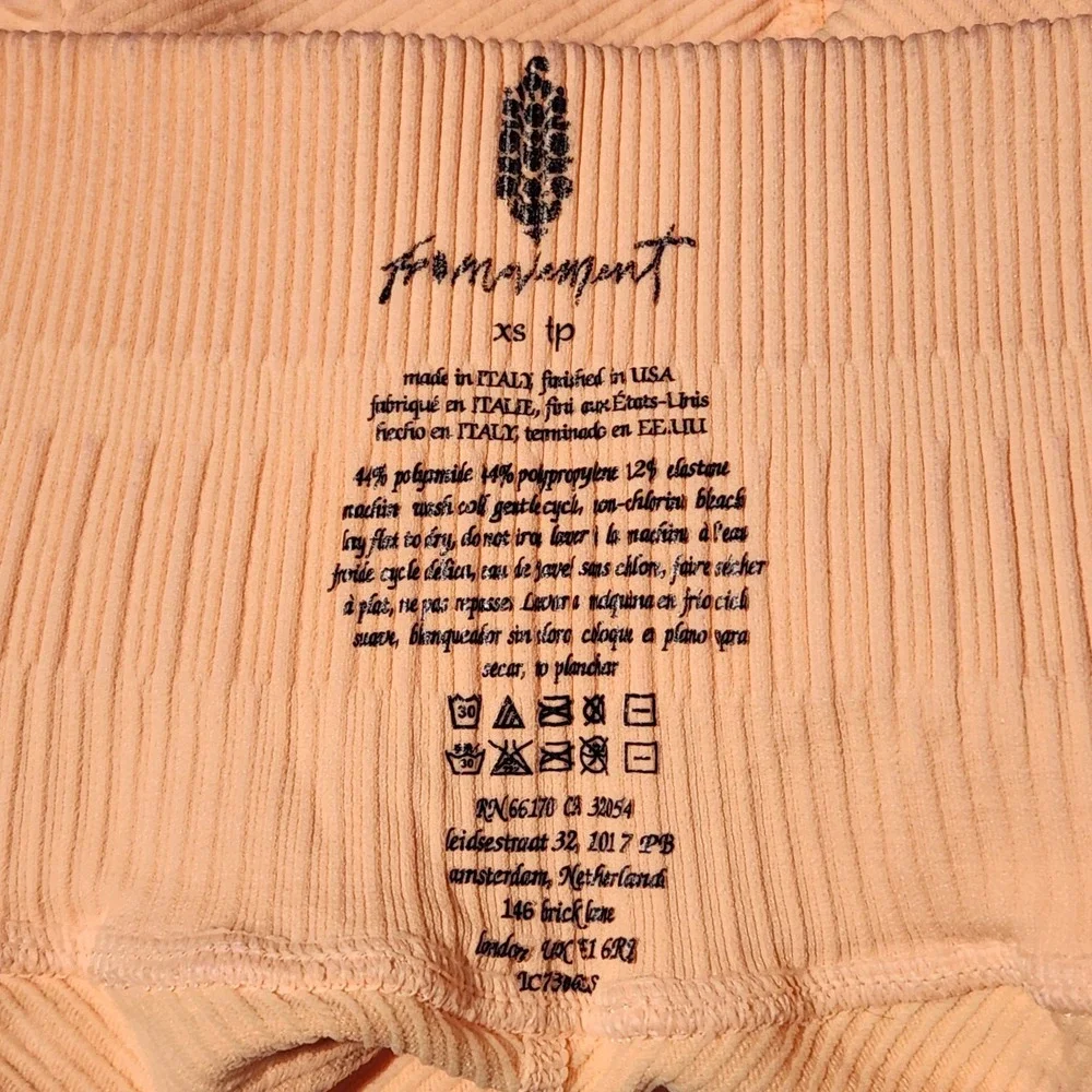 women's FREE PEOPLE Movement cropped textured leggings orange/peach Size XS‎